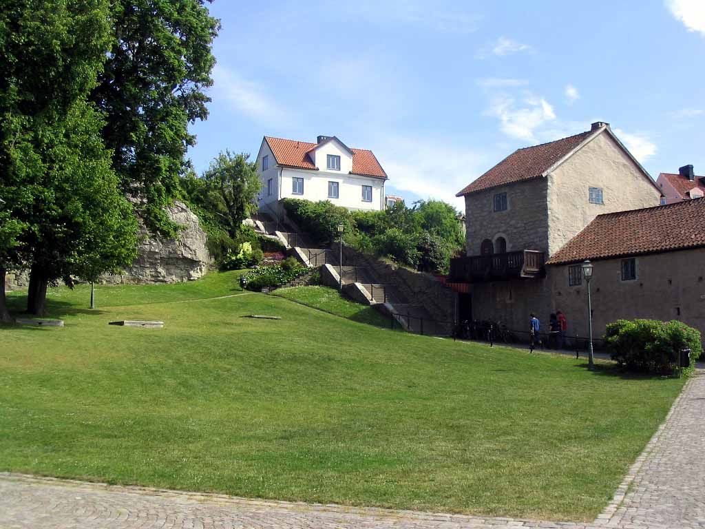 2005-Gotlanti-Visby-kirkonpiha-iso.jpg