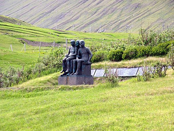 2009-Faroes-Gjogv-muistomerkki.jpg
