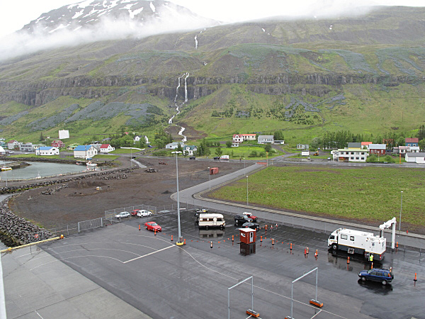 2009-Islanti-Seydisfjordurin-sataman-vasen-puoli-600.jpg