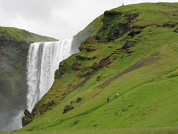2009-Islanti-Skogafoss-yla-600.jpg