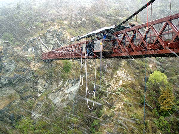 2009-NZ-Kawarau-silta-Etelasaarella.jpg