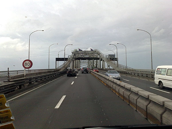 2009-NZ-Pohjoissaari-Aucklandin-silllalle-nousu.jpg