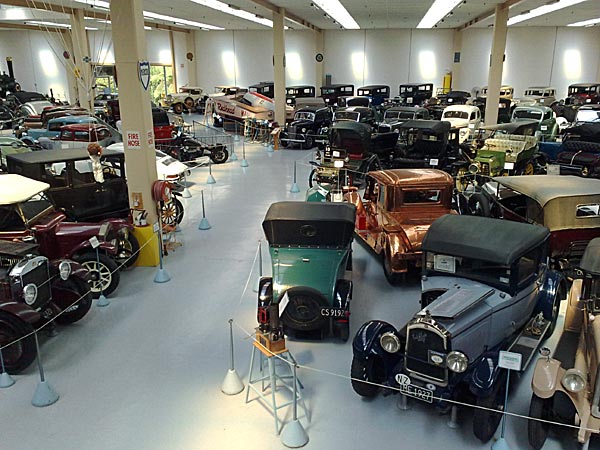 2009-NZ-Pohjoissaari-Automuseon-autoja.jpg