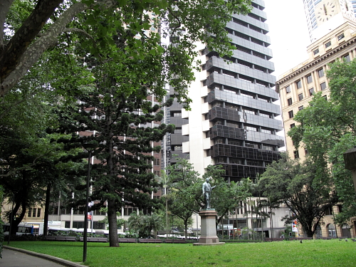 2011-AUS-Matkalla-metroasemalle.JPG