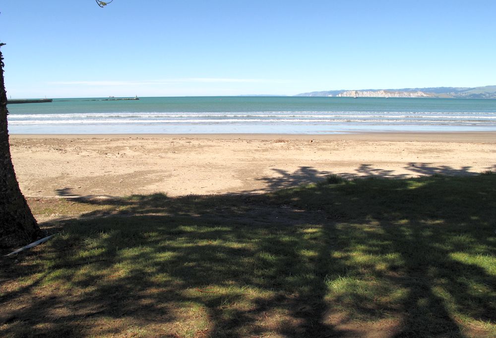 2011-NZ-Gisborne-uimarantaa2.JPG