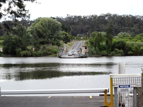 Hawkesbury River, Sackville ferry crossing