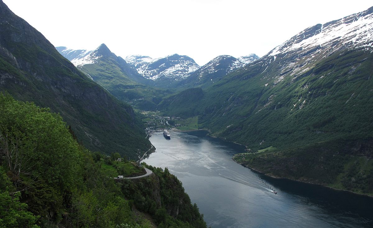 Norja_23_Geiranger_laivan_menosuunta.jpg