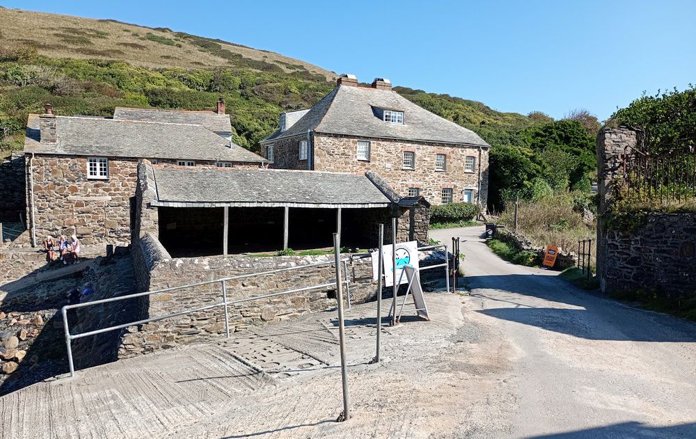 24_syksy_UK_Cornwall-kyla-luiskineen.jpg