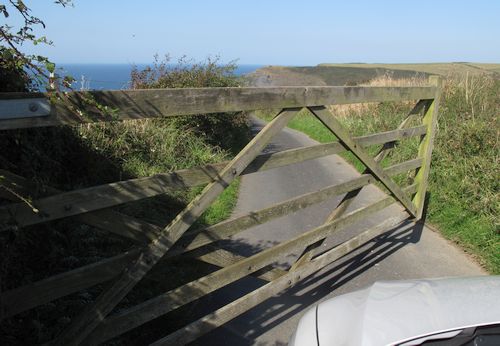 24_syksy_UK_Cornwall-portti-tiella.jpg