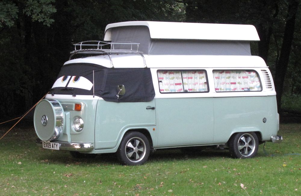 24_syksy_UK_Postern_Hillin_komein_retkiauto.jpg