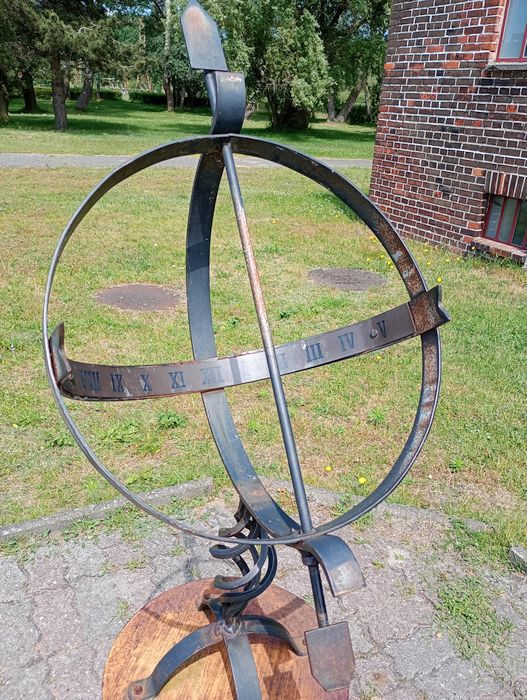 Saksa-Peenemunde-aurinkokello.jpg