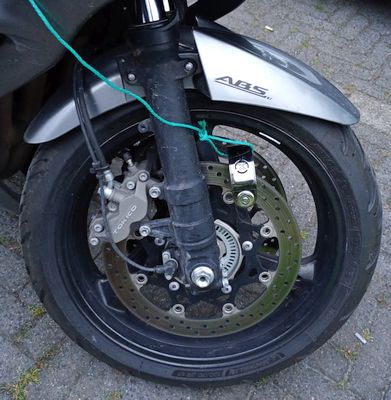 Suzukin-keulan-jarrulevylukko.jpg